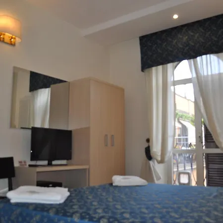 Karina Suite-3